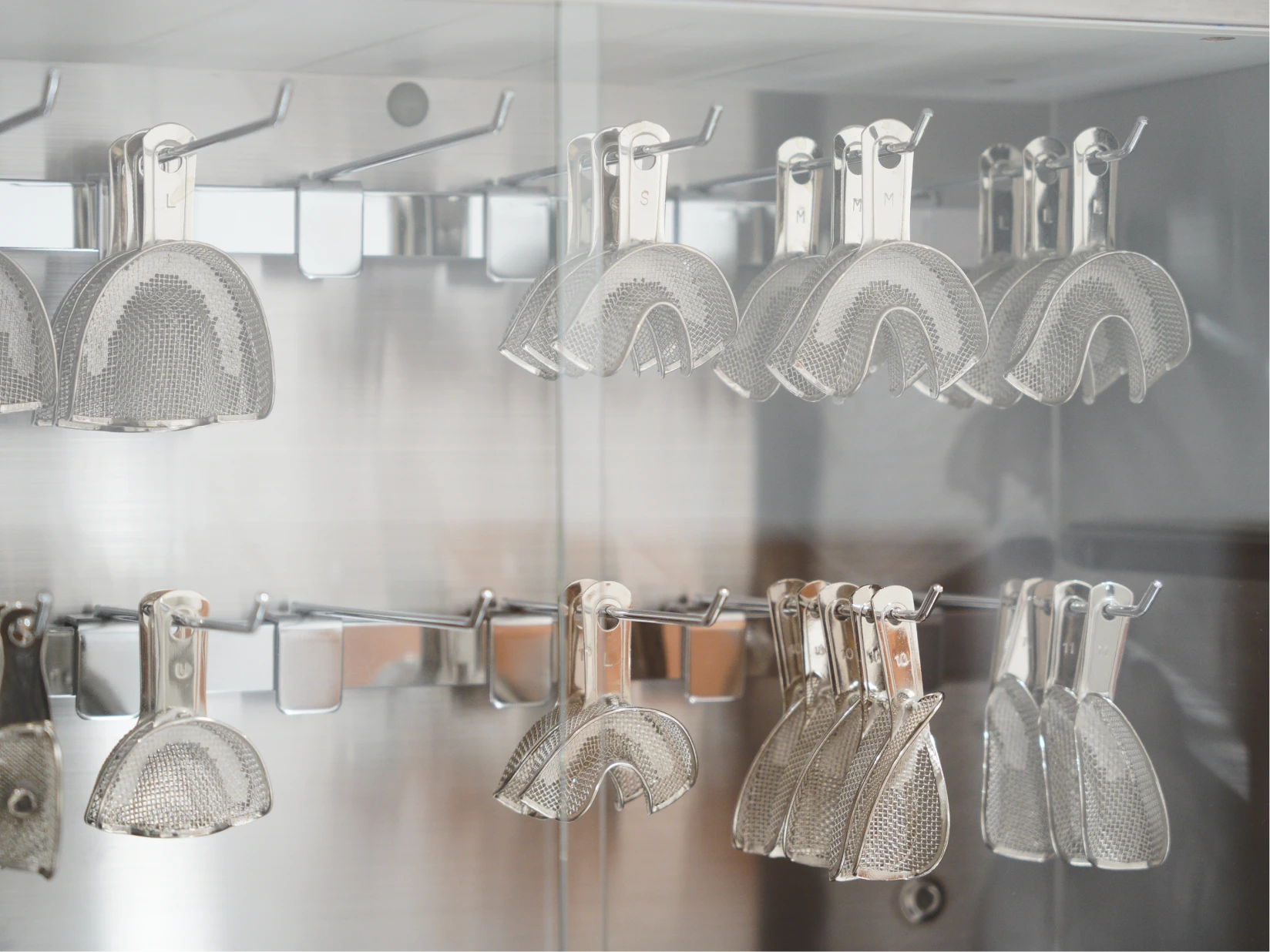 アンンサンブル歯科 青葉台で管理されている歯科用印象トレー